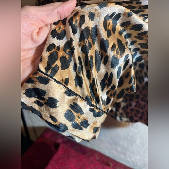 Victoria Secret NWT Leopard Print Women's button up pajama top, medium - Picture 9 of 10